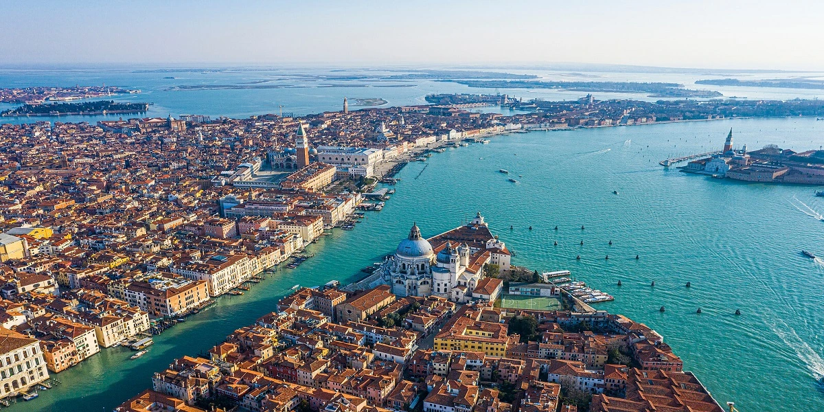Venice Gateway: A City of Bridges, Beauty & Wonder